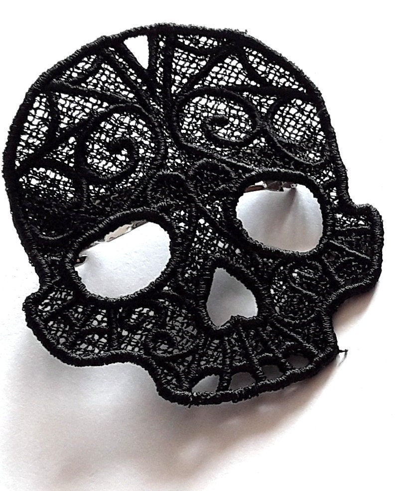 Haarspange Totenkopf aus Spitze